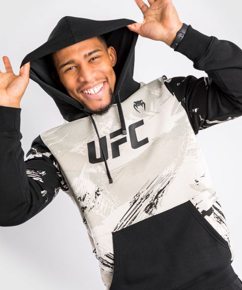 Sweatshirt à capuche pour Hommes UFC Venum Authentic Fight Week 2.0 - Sable/Noir